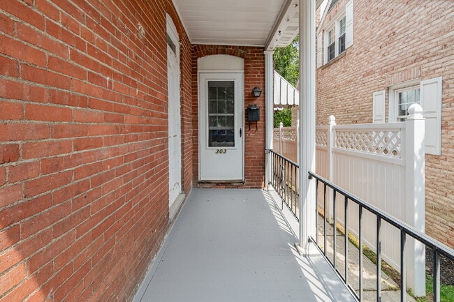 Building Photo - 303 Ridge Ave