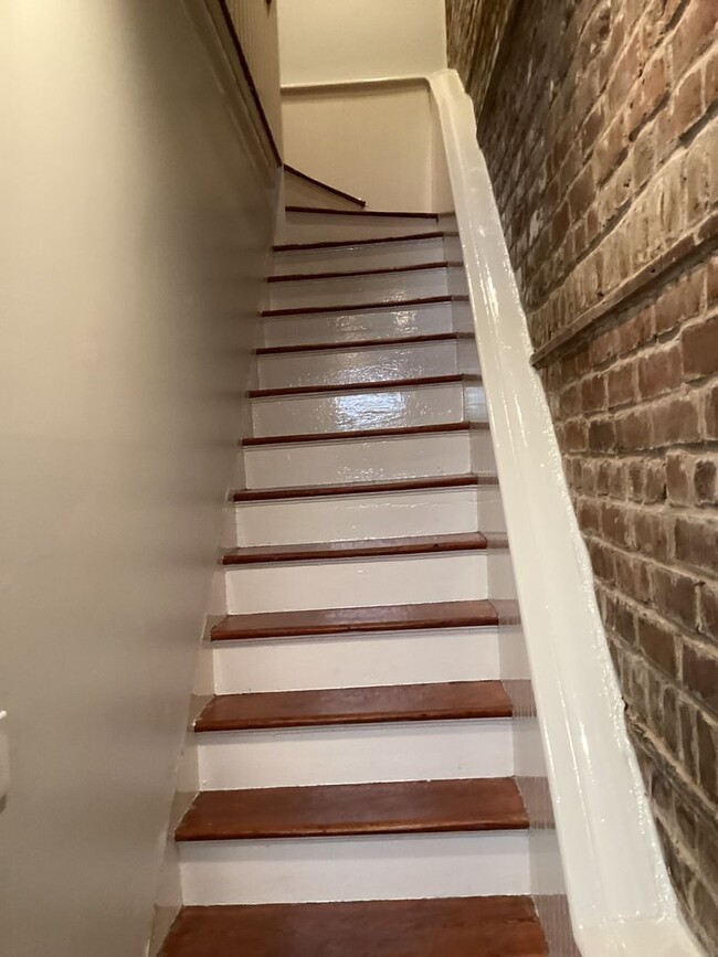 Building Photo - Move in Ready Duplex Close to Forsyth Park