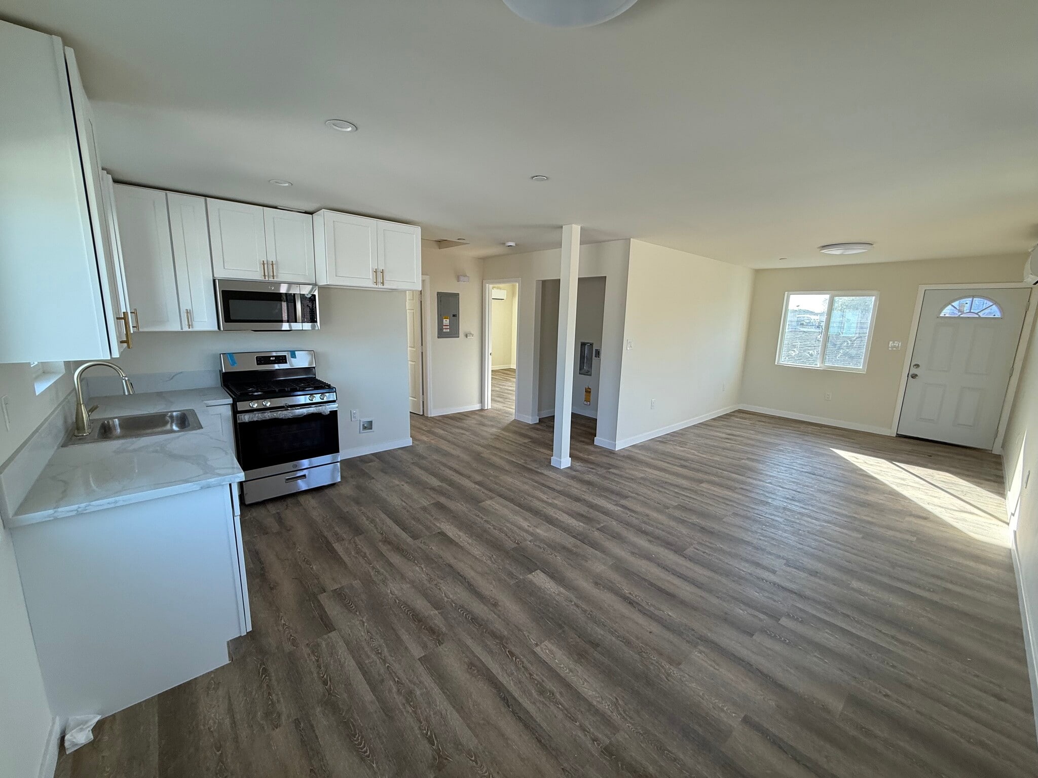 Building Photo - 1653 W 204th St