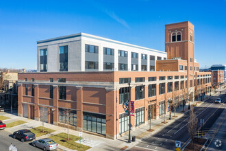 Building Photo - 1900 W Lawrence Ave