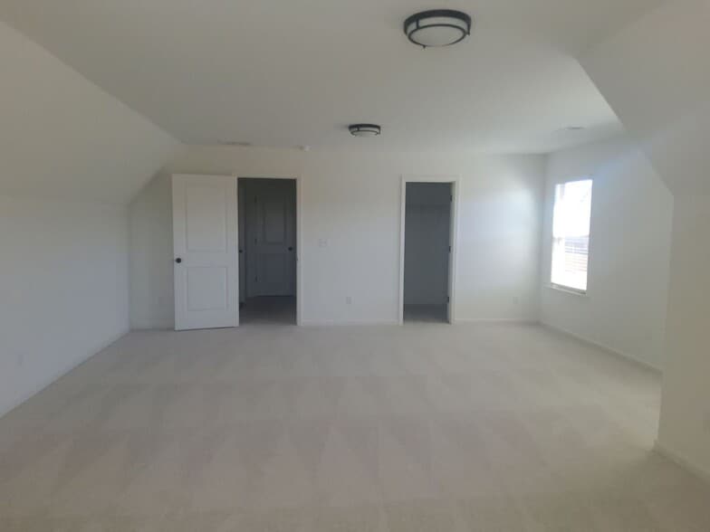 Building Photo - 35 Hillside Dr