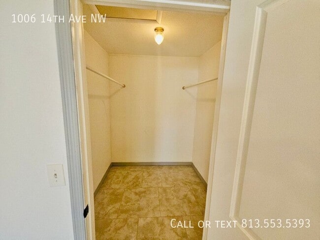 Building Photo - 1006 14th Ave NW