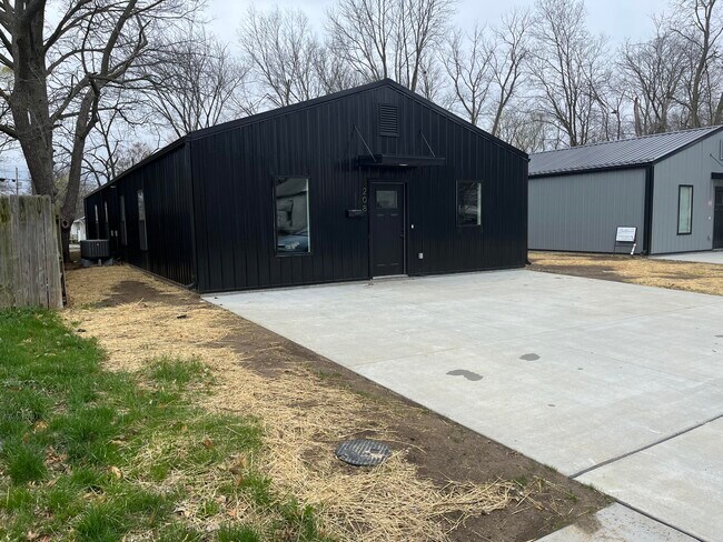 Building Photo - 208 3rd Ave