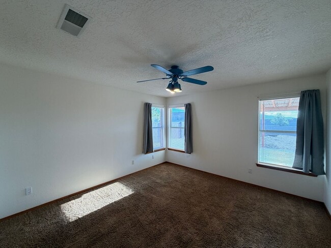 Building Photo - 3 Bedroom Single Story Home Available Near Unser Blvd NW & Ladera Dr NW!