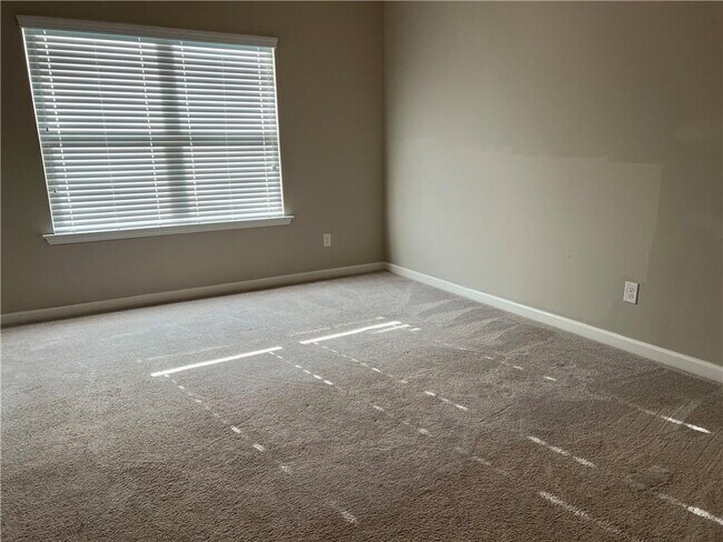 Building Photo - 363 Commons Ave