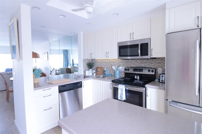 Building Photo - 440 Paradise Isle Blvd