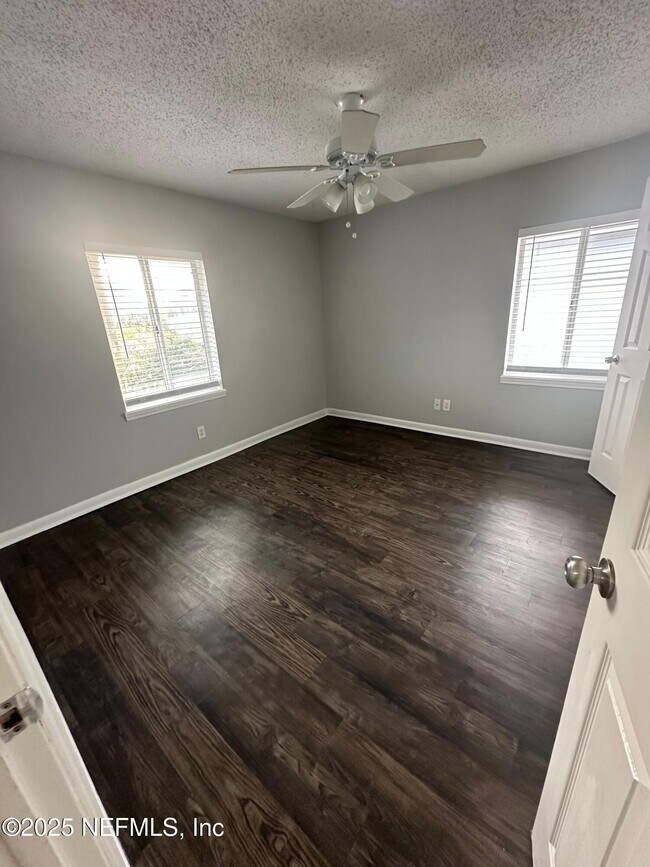 Building Photo - 402 Lower 8th Ave S