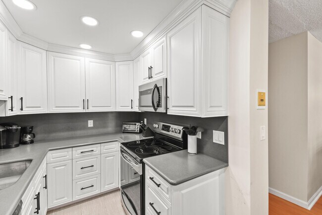 Building Photo - 1200 Marine Way