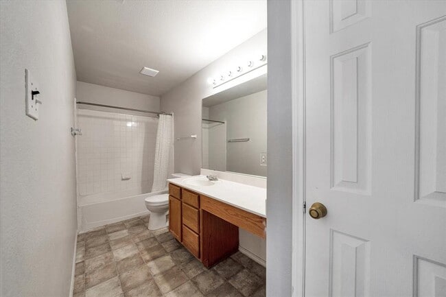 Building Photo - 1701 Balsam Way