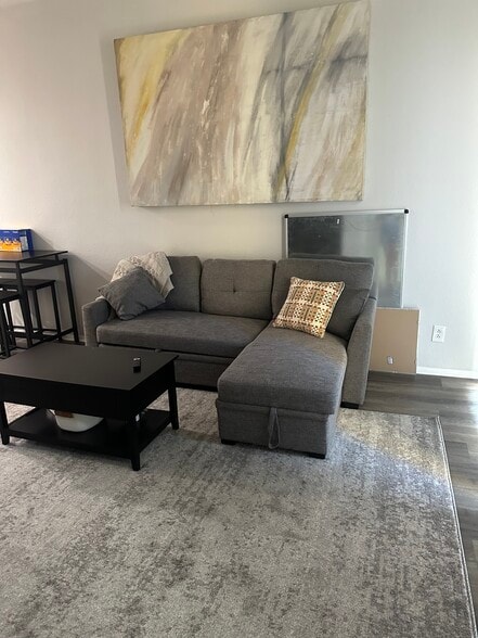 Shared living room - 604 Kellogg St