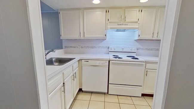 Building Photo - MOVE IN SPECIAL $500 OFF FIRST MONTH!! Beach Living at it's Best!  Two Bedroom/One Bath Ground Fl...