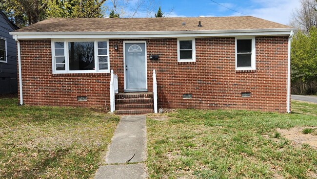 Primary Photo - 3 bedroom brick rancher