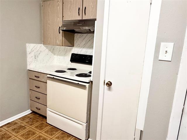 Building Photo - 7920 Royal Ln