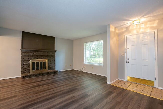 Primary Photo - Renovated 1 bedroom in desirable midtown T...