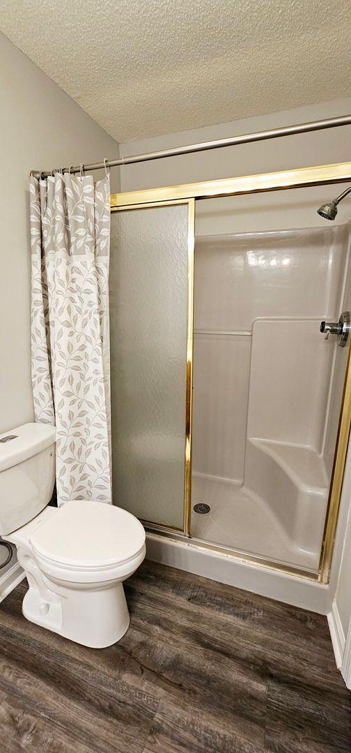 Building Photo - Spacious 2-Bed, 2-Bath Home with Modern Co...