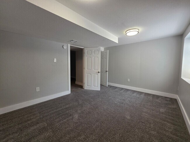 Building Photo - AVAILABLE NOW!! 4-Bedroom, 3-Bathroom Home Nestled in the Cotton Creek Neighborhood!