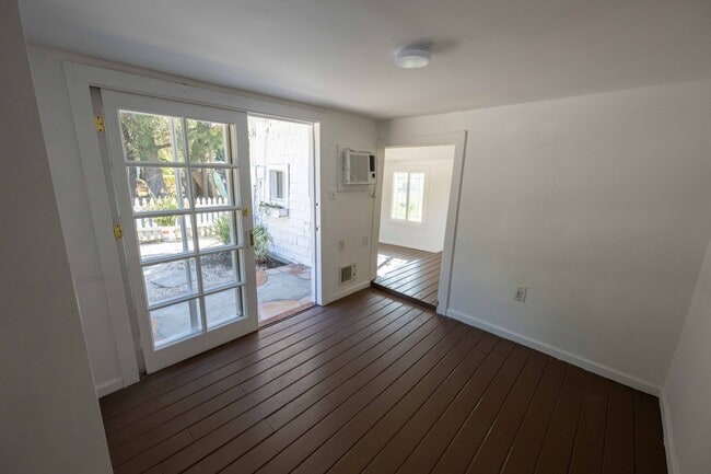 Building Photo - 1411 Bonnell Dr