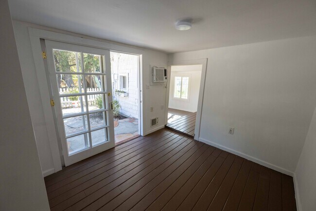 guest studio - 1411 Bonnell Dr