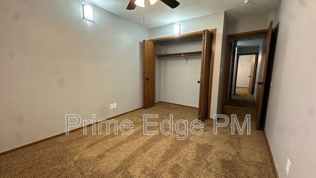 Building Photo - 1821 Ridgehaven Ct