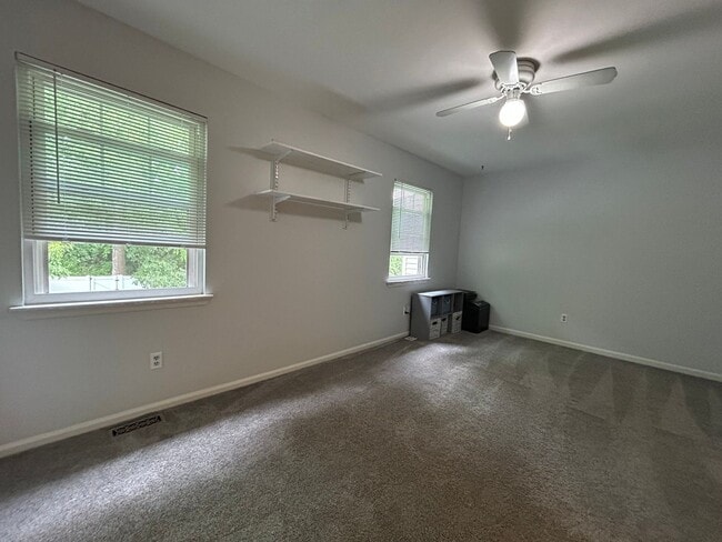 Building Photo - 5059 E Woodmill Dr