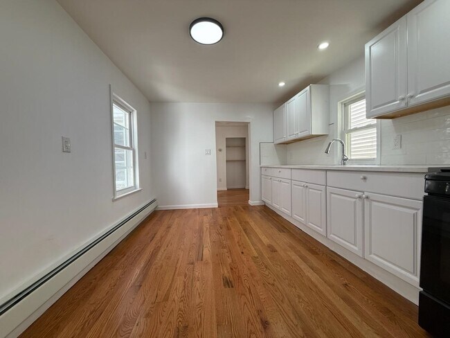 Building Photo - 82 McAdoo Ave