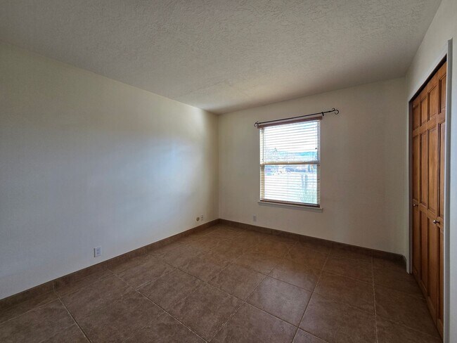 Building Photo - 2300 Calle Brocha