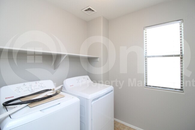 Building Photo - 1467 E Chestnut Ln