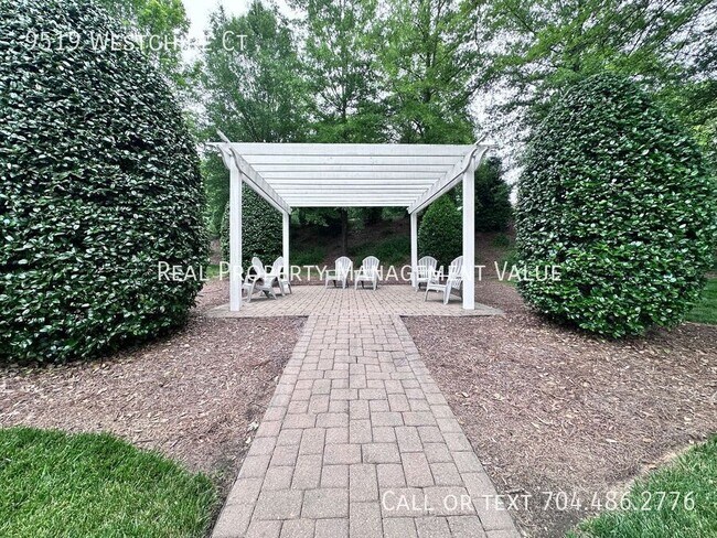 Building Photo - 9519 Westchire Ct