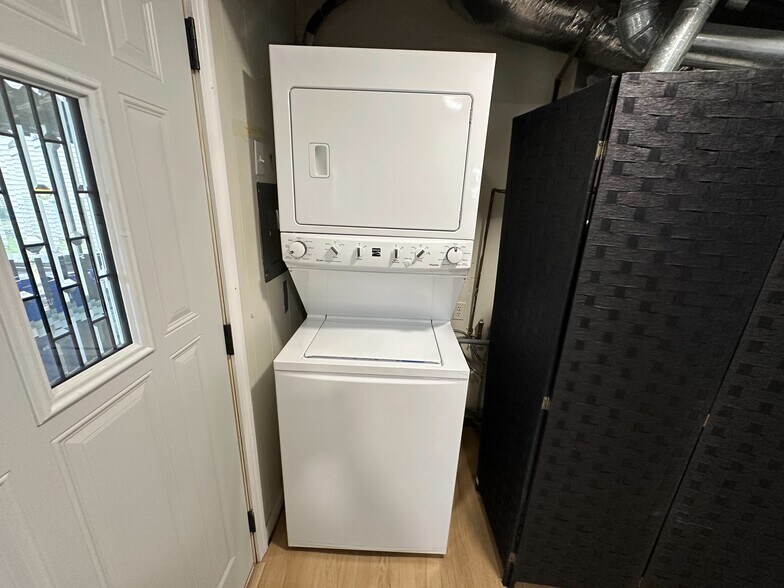 Building Photo - 1772 Hanover St