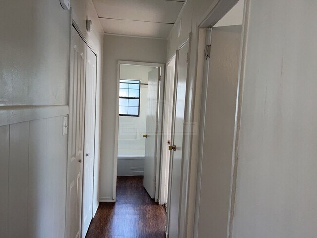 Building Photo - ***Two-Weeks Free Rent***916 Evergreen, Ki...