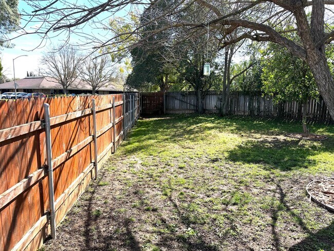 Building Photo - Desirable Home in Lincoln Village – A must see!