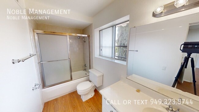 Building Photo - 2733 E Almond Ave