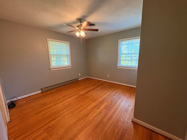 Building Photo - 203 Fleetwood Dr