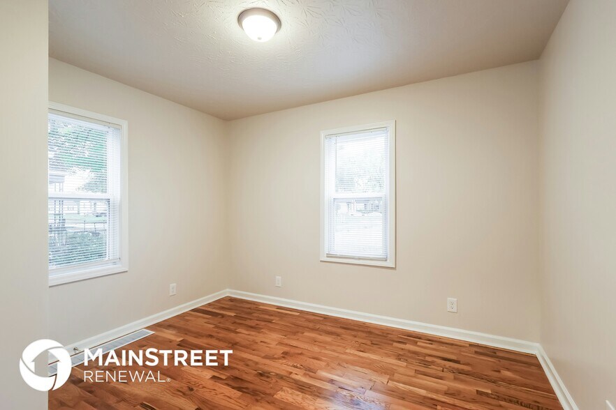 Building Photo - 2900 Wyandotte Ave