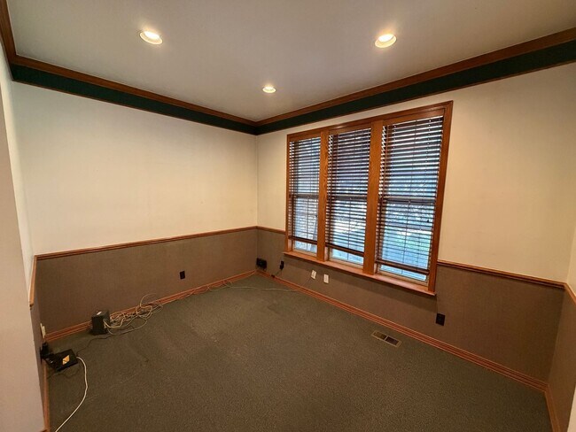 Building Photo - 479 S Palisade Dr