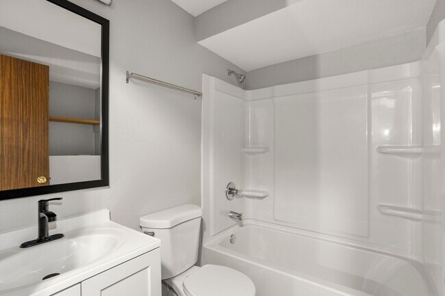 Building Photo - 626/628 Ninth Street