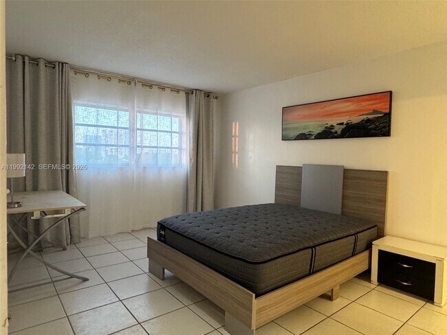Building Photo - 2200 E Hallandale Beach Blvd