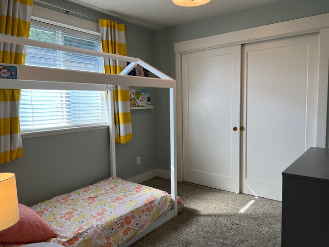 Guest Room #1 - 6111 S Corbett Ave