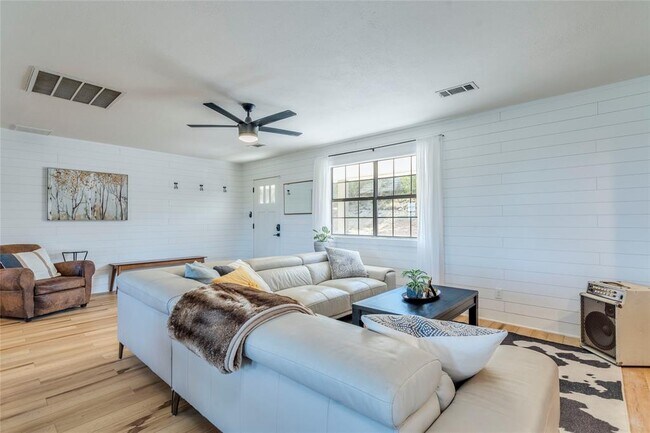 Building Photo - 631 Harmon Hills Cove
