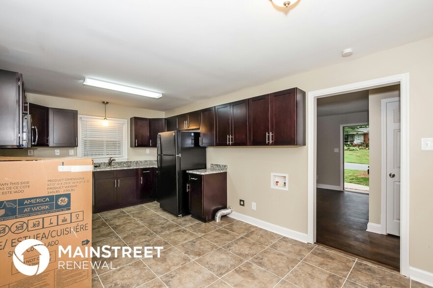 Building Photo - 3630 Sargeant Dr