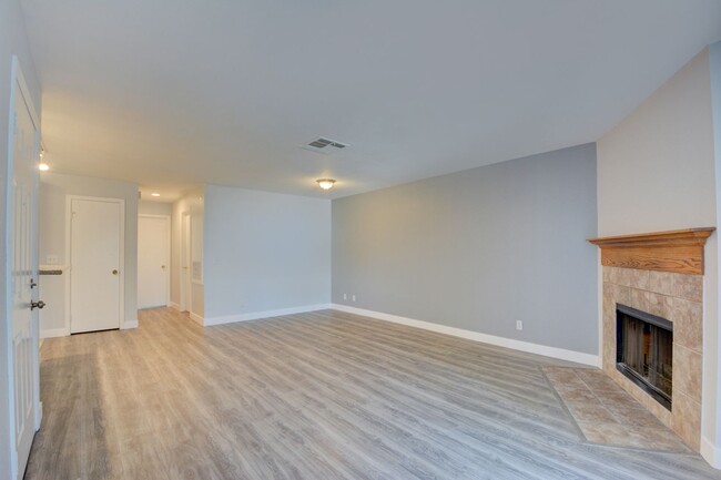 Building Photo - SUNSET BAY CONDO Two bed/ Two bath condo l...