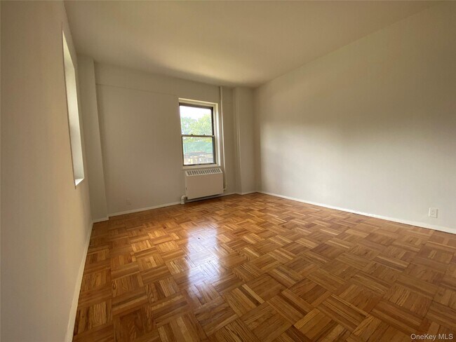 Building Photo - 1 Fordham Hill Oval