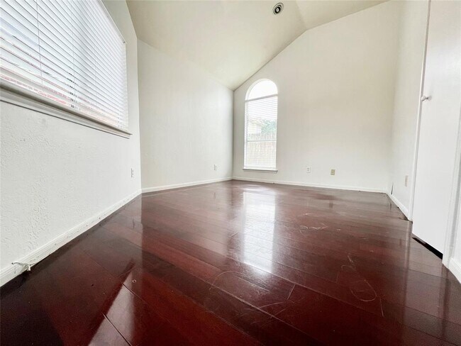 Building Photo - 10119 Reedwood Ln
