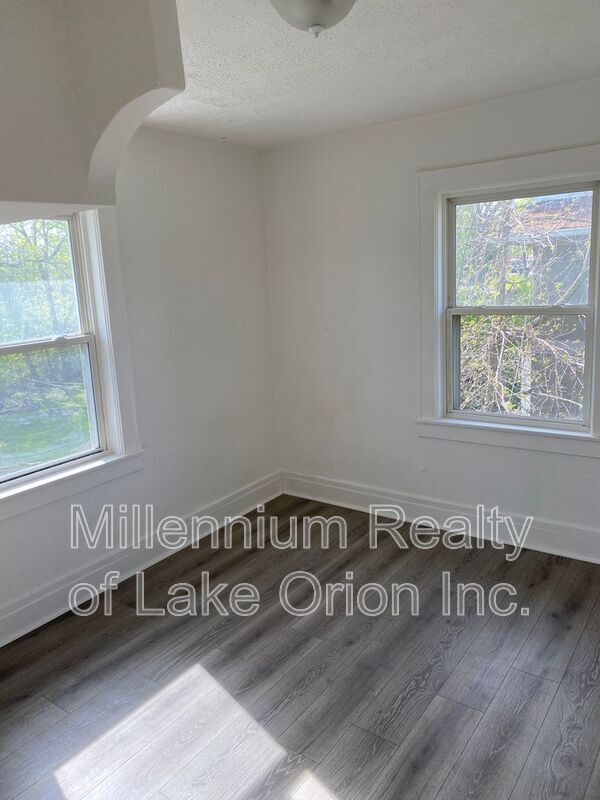 Building Photo - 638 Joslyn Ave