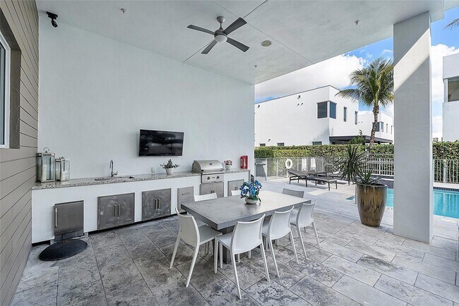 Building Photo - 7477 NW 99th Ave