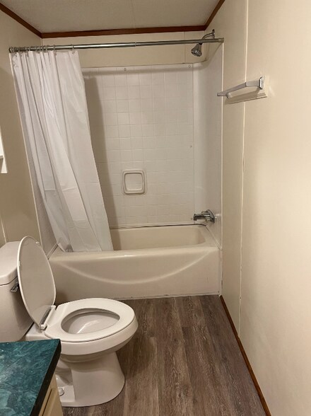 Building Photo - 164 Lynn Dr