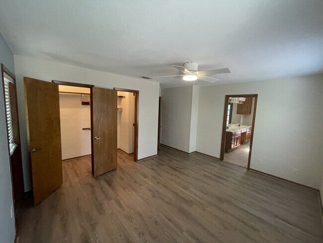 Building Photo - 1214 Timber Bay