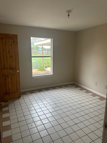Building Photo - 531 Woodland Dr