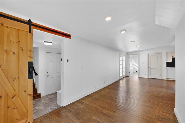 Building Photo - 8919 San Fernando Way