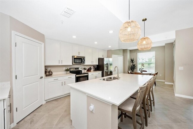 Building Photo - 12470 Wellen Golf St